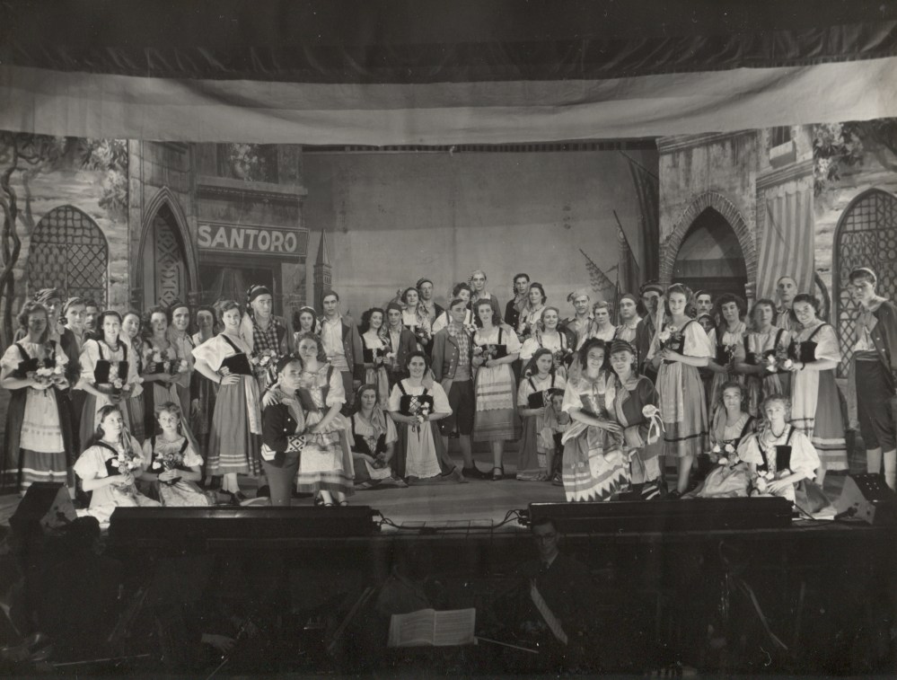 1_ The Gondoliers, 1948